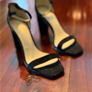 Pelle Moda Size 10M ~ Ankle Strap ~ Tapered Block Heel Approximately 4”